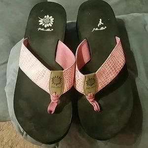 Women's size 10 yellow box sandals